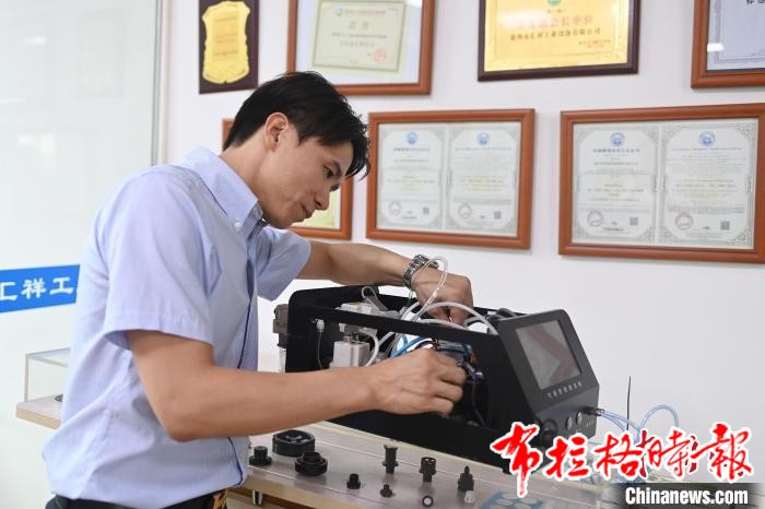 image039 - 【布拉格时报】香港青年内地创业 3万元港币起家建起工厂