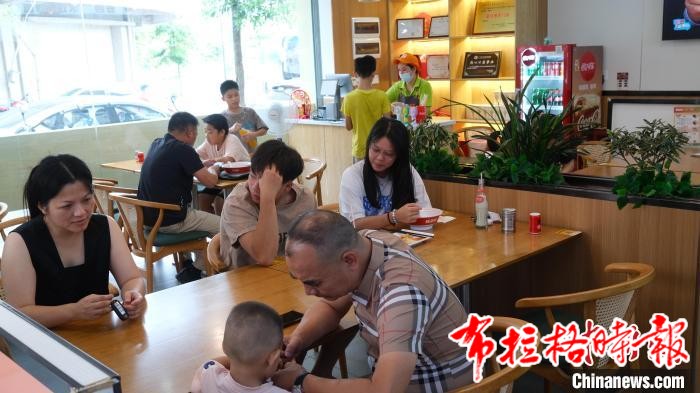 20241001 103321 - 【布拉格时报】一碗“广宁云吞”擦亮“中国厨师之乡”招牌 解海内外游子乡愁