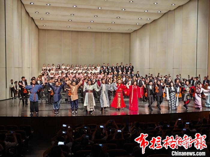 image009 - 【布拉格时报】中美合唱团联袂献艺羊城 交响清唱剧《大风歌》广受好评