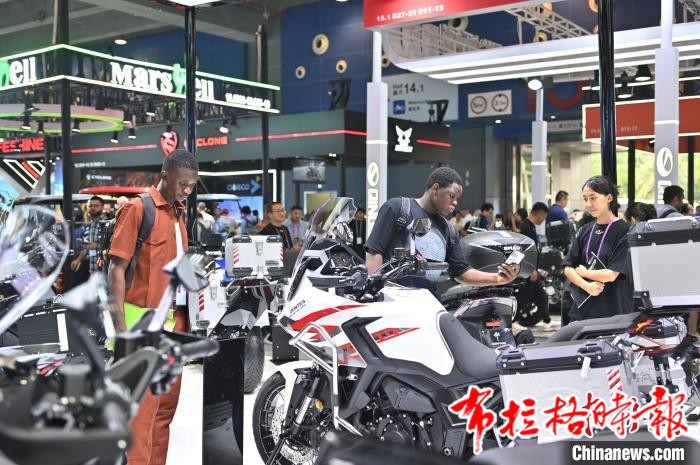 【布拉格时报】广交会观察:中国摩托车热销海外 智能化趋势明显 image011 - 【布拉格时报】广交会观察:中国摩托车热销海外 智能化趋势明显