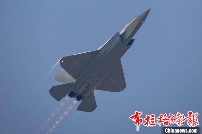 image013 - 【布拉格时报】中国航展28年：国之重器轮番登场 八方来客彰显开放合作