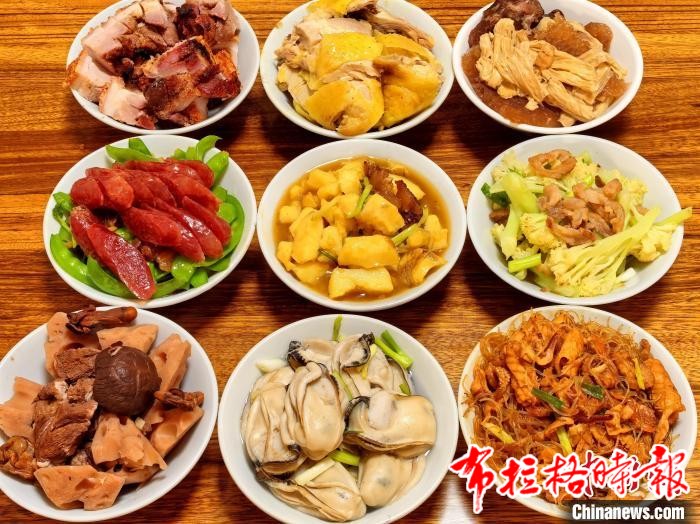 image034 - 【布拉格时报】广东台山侨胞回乡吃“团年饭”庆春节