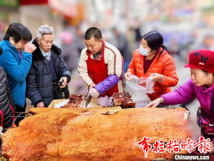 image036 - 【布拉格时报】广东台山侨胞回乡吃“团年饭”庆春节