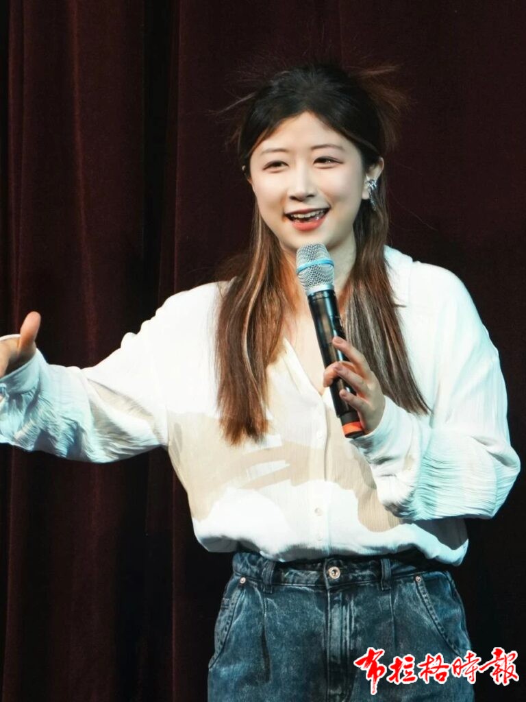 01 2 768x1024 - 【布拉格时报】上海有个地方，吸引老外从机场直奔过来