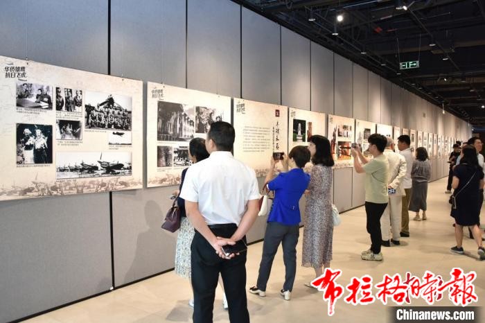 image036 - 【布拉格时报】华侨飞行员专题图片展在穗开幕