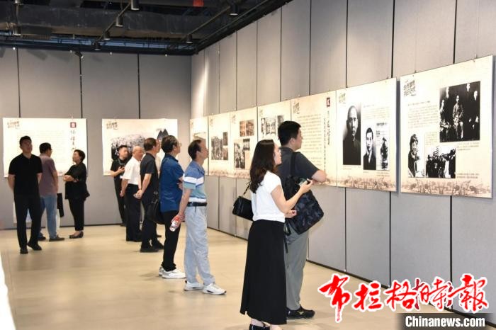 image038 - 【布拉格时报】华侨飞行员专题图片展在穗开幕