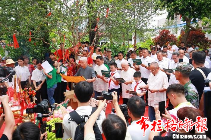 image044 - 【布拉格时报】广东佛山：593岁盐步老龙出水