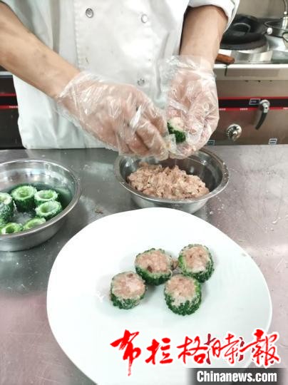 image007 - 【布拉格时报】广东侨乡信宜“苦瓜宴” 传承两百年 游子四季回味甘