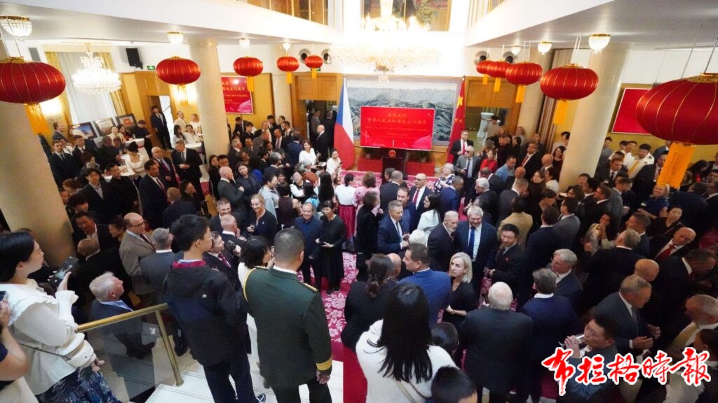 DSC06139 副本 1024x576 - 【布拉格时报】中国驻捷克使馆隆重举行国庆76周年招待会
