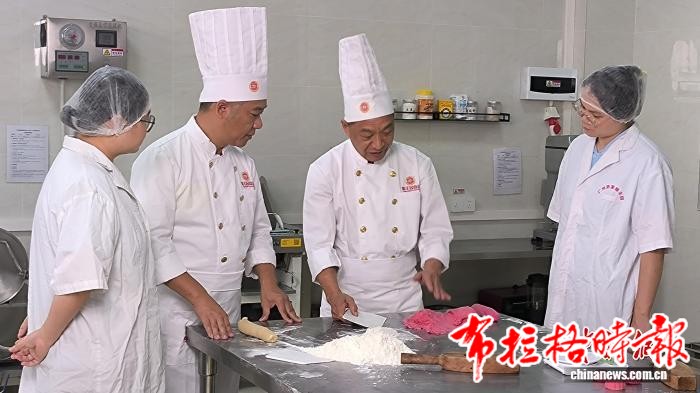 image027 1 - 【布拉格时报】“中国月饼名城”广东茂名：月饼“变身”四季常伴