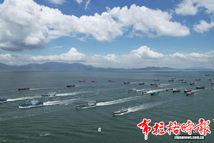 image042 - 【布拉格时报】&ldquo;中国南海渔都&rdquo;鸣笛开渔 千帆竞发盼鱼虾满舱
