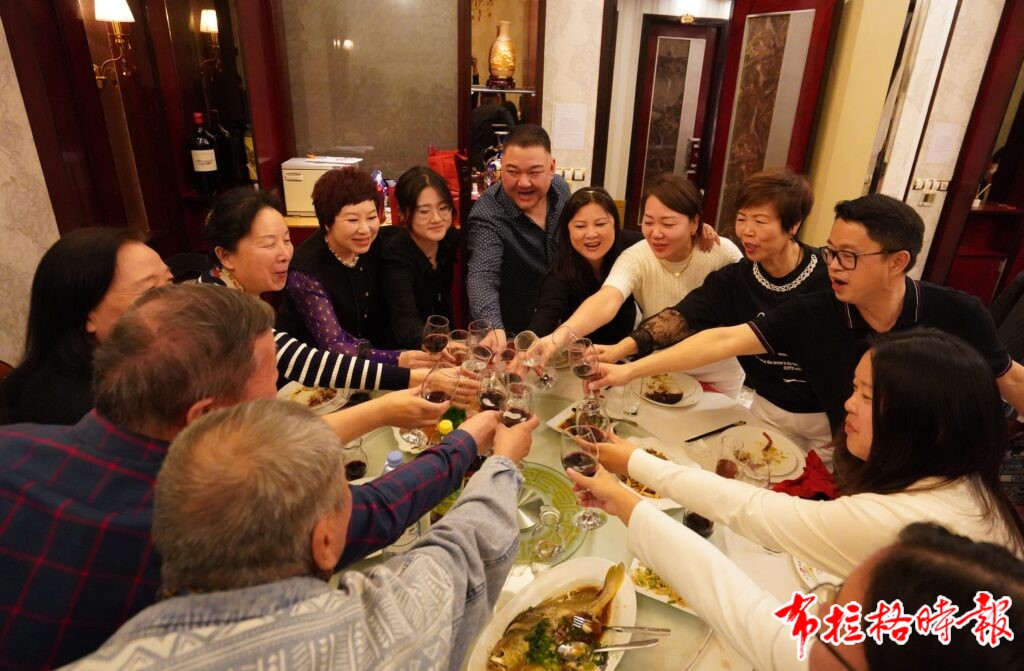 DSC06458 副本 1024x671 - 【布拉格时报】月满布拉格 情系故乡心—捷克华商联合会举办庆国庆迎中秋晚宴