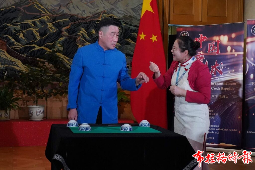 DSC07038 副本 1024x684 - 【布拉格时报】“金菊飘香”中国魔术专场演出在捷克隆重举行，文化交流再谱华章