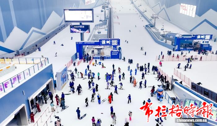 image043 - 【布拉格时报】全球最大室内滑雪场在深圳开业