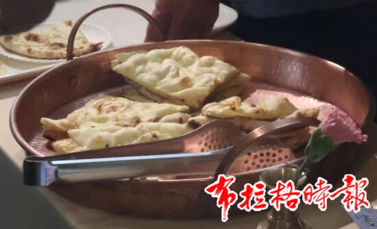 03 - 【布拉格时报】洋掌柜社区国际美食市集首开张，居民感受舌尖环球之旅