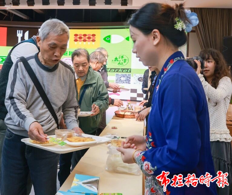 10 - 【布拉格时报】洋掌柜社区国际美食市集首开张，居民感受舌尖环球之旅
