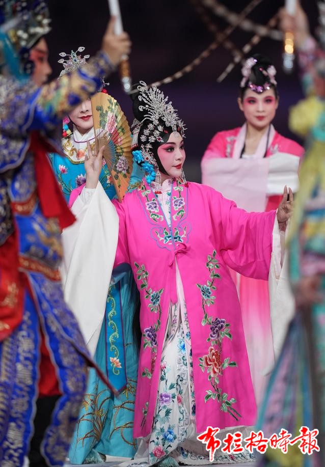 image007 1 - 【布拉格时报】千年句鑃奏响新韵，视听盛宴精彩上演