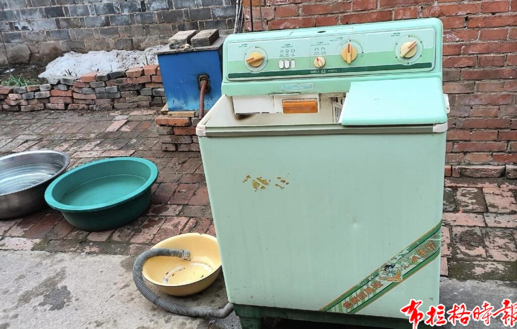 image027 1 1024x653 - 【布拉格时报】生活在别处，广货在身边