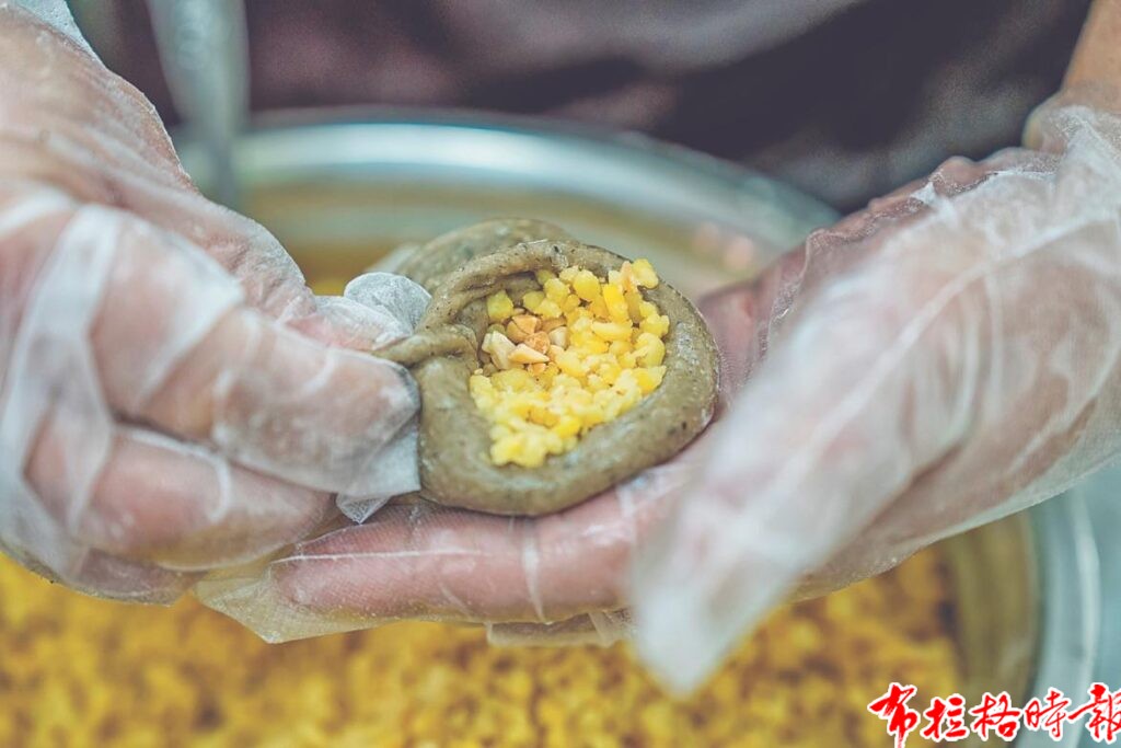image029 1 1024x683 - 【布拉格时报】一缕艾香藏春意 一味烟火寄乡愁