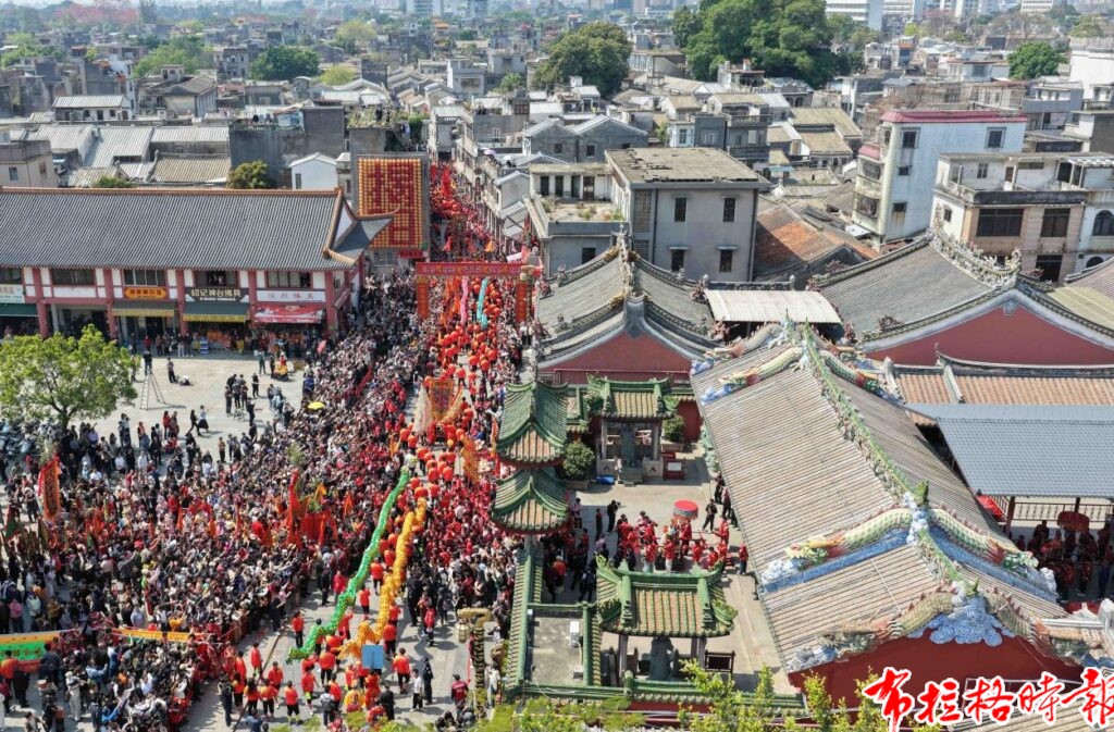 image029 1024x673 - 【布拉格时报】城隍庙会上演非遗盛宴
