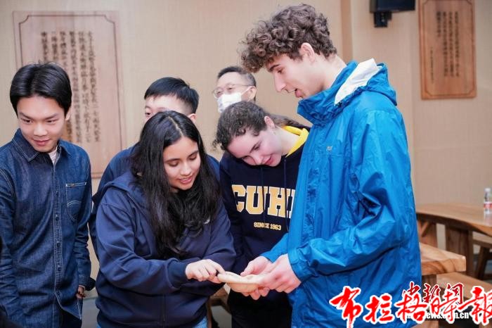 image049 - 【布拉格时报】耶鲁大学与香港中文大学师生交流团赴穗开展中医药文化交流