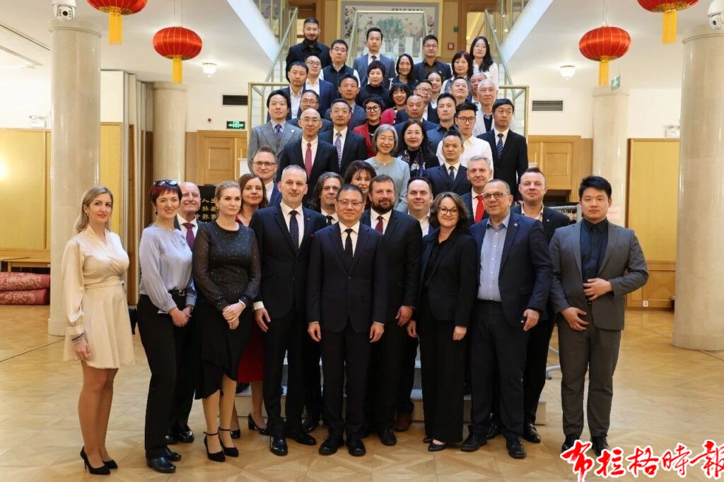 【布拉格时报】驻捷克使馆成功举办“凝聚友好共识•共话合作未来——同捷克众议院友华小组座谈交流会”活动 微信图片 2026 05 01 131122 436 1024x682 - 【布拉格时报】驻捷克使馆成功举办“凝聚友好共识•共话合作未来——同捷克众议院友华小组座谈交流会”活动