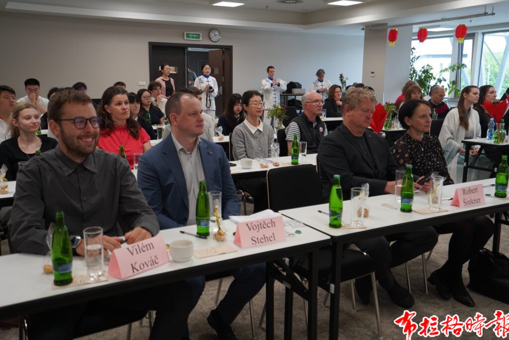 【布拉格时报】第25届“汉语桥”世界大学生中文比赛捷克赛区预选赛圆满举行 DSC09878 副本 1024x683 - 【布拉格时报】第25届“汉语桥”世界大学生中文比赛捷克赛区预选赛圆满举行