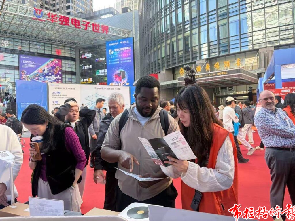 【布拉格时报】跨国赶场进行时:广交会全球客商涌入华强北 image011 1024x768 - 【布拉格时报】跨国赶场进行时:广交会全球客商涌入华强北