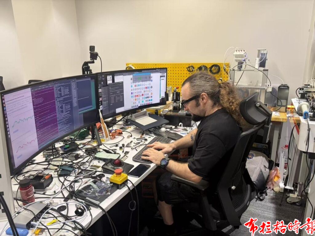 【布拉格时报】跨国赶场进行时:广交会全球客商涌入华强北 image013 1024x768 - 【布拉格时报】跨国赶场进行时:广交会全球客商涌入华强北