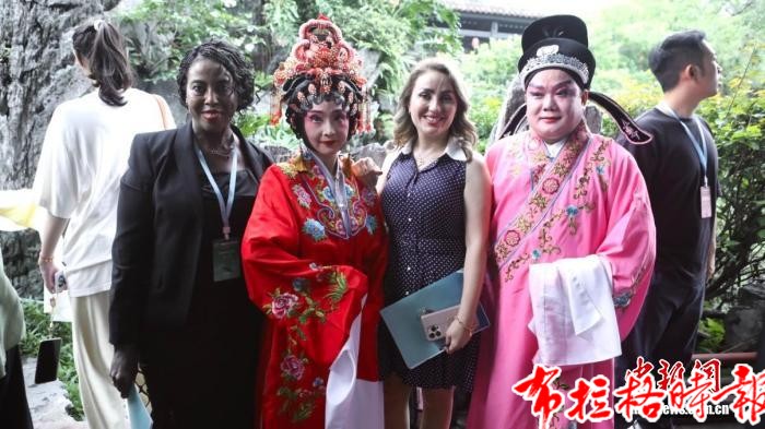 【布拉格时报】中阿诗人羊城体验跨越国界与时空的“诗意粤腔” image080 - 【布拉格时报】中阿诗人羊城体验跨越国界与时空的“诗意粤腔”