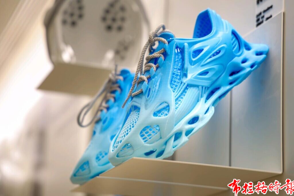 【布拉格时报】一台桌面3D打印机,如何为全球创客“造物”? image065 1024x682 - 【布拉格时报】一台桌面3D打印机,如何为全球创客“造物”?