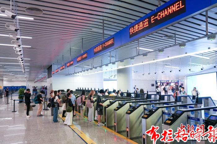 【布拉格时报】广州白云机场口岸启用快捷通关采集备案点 “一地备案、全国通行” image013 - 【布拉格时报】广州白云机场口岸启用快捷通关采集备案点 “一地备案、全国通行”