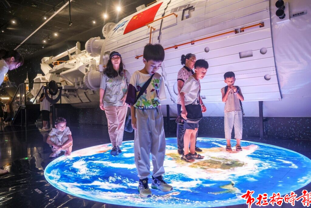 image031 1 1024x683 - 【布拉格时报】艺术精品、多语导览&hellip;&hellip;深圳公共文化服务&ldquo;上新&rdquo;迎APEC