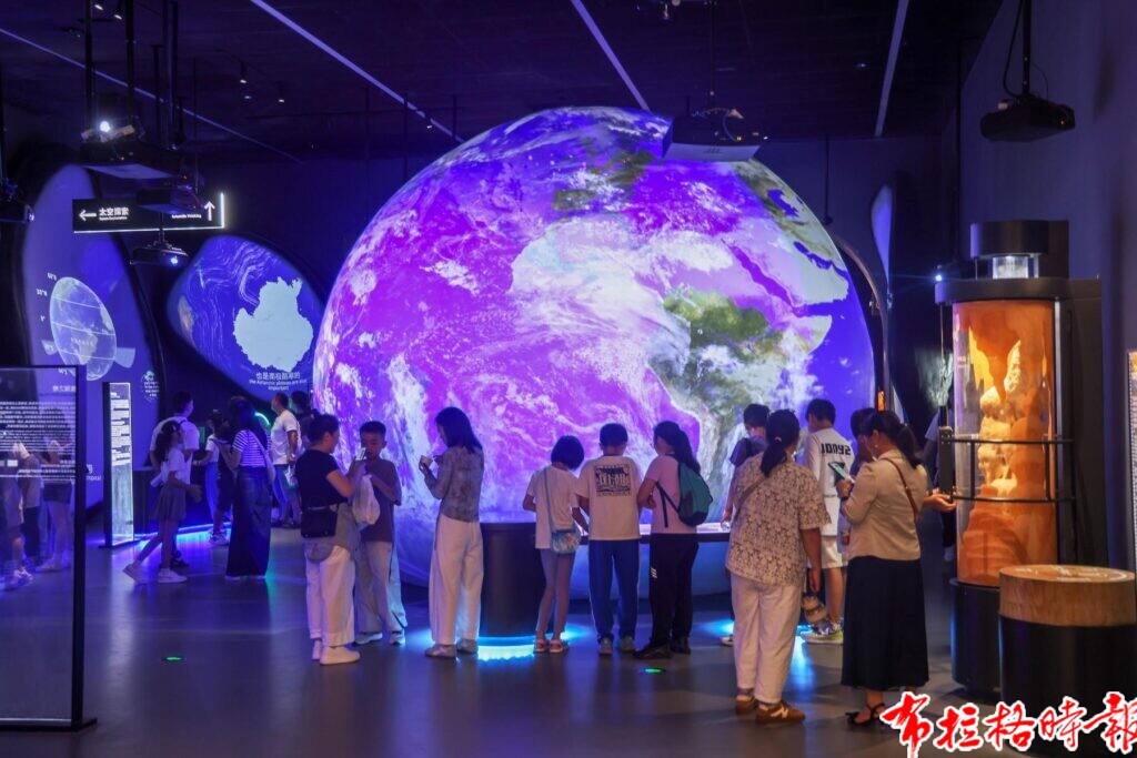 image033 1 1024x683 - 【布拉格时报】艺术精品、多语导览&hellip;&hellip;深圳公共文化服务&ldquo;上新&rdquo;迎APEC