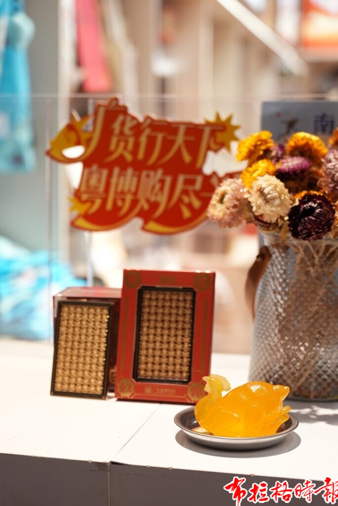 【布拉格时报】一只“走出广东”的鸡,一件“走向世界”的木雕 image089 684x1024 - 【布拉格时报】一只“走出广东”的鸡,一件“走向世界”的木雕