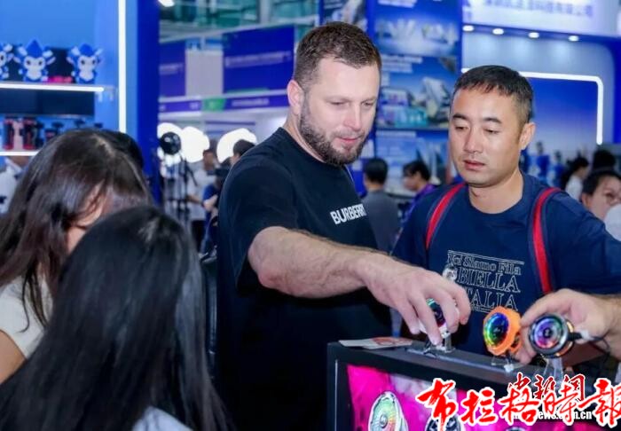 【布拉格时报】超10万款潜力爆品亮相第八届IEAE深圳电子展 image013 1 - 【布拉格时报】超10万款潜力爆品亮相第八届IEAE深圳电子展