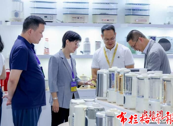 【布拉格时报】超10万款潜力爆品亮相第八届IEAE深圳电子展 image015 1 - 【布拉格时报】超10万款潜力爆品亮相第八届IEAE深圳电子展