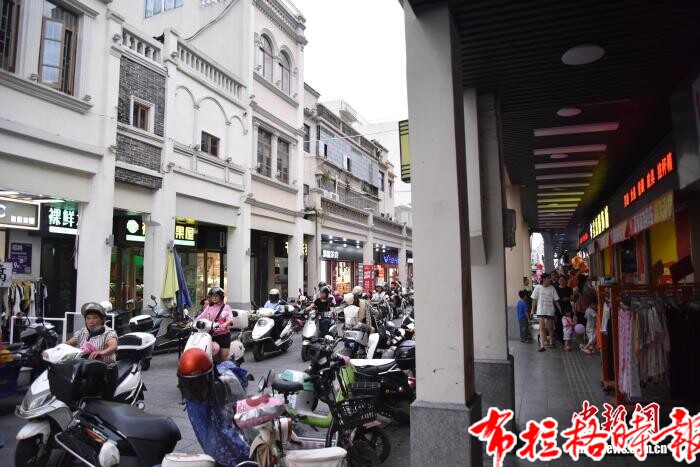 【布拉格时报】“岭南古郡”广东高州骑楼街成热门“打卡”点 image018 - 【布拉格时报】“岭南古郡”广东高州骑楼街成热门“打卡”点