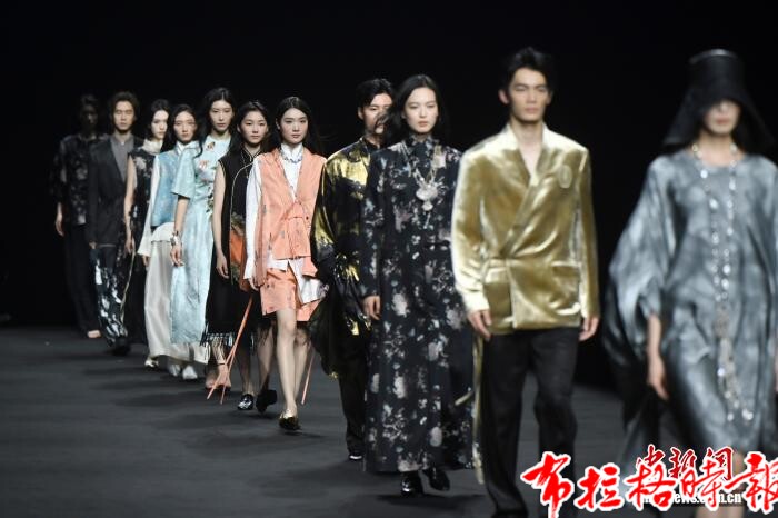 【布拉格时报】粤发布服装行业高质量发展行动计划 推动岭南时尚产业跃升 image034 - 【布拉格时报】粤发布服装行业高质量发展行动计划 推动岭南时尚产业跃升